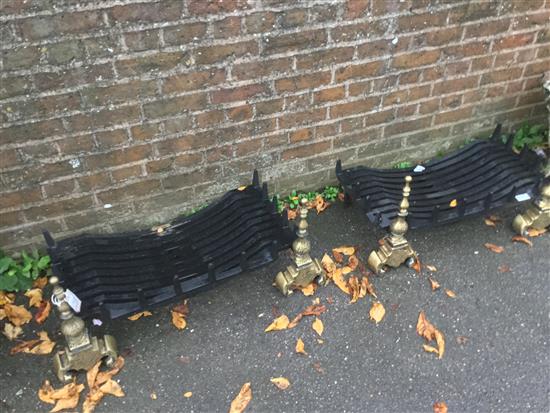 2 Fire grates(-)(-)